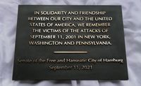 9/11 Mahnmal in Hamburg vor dem US-Konsulat, Bronzetafel